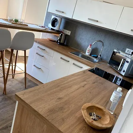 Apartman Mlade Buky شقة